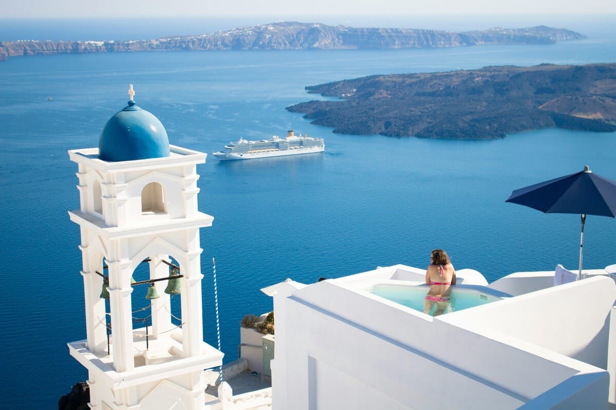Discover the Most Luxurious Wellness Retreats and Spas in Santorini